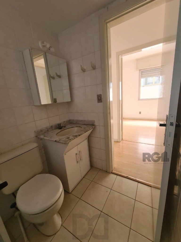 Vende-se apartamento 2 dorm 1 vaga desocupado - 60m² - Bairro Mont Serrat — foto 11