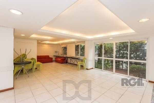 Apartamento de 2 dormitórios, 1 suíte e 1 vaga de garagem coberta e escriturada no bairro Floresta — foto 19