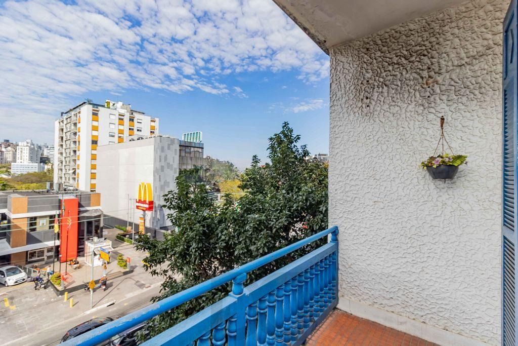 Vende-se apartamento com 2 quartos, sacada e 1 vaga – 113 m² – Moinhos de Vento — foto 4