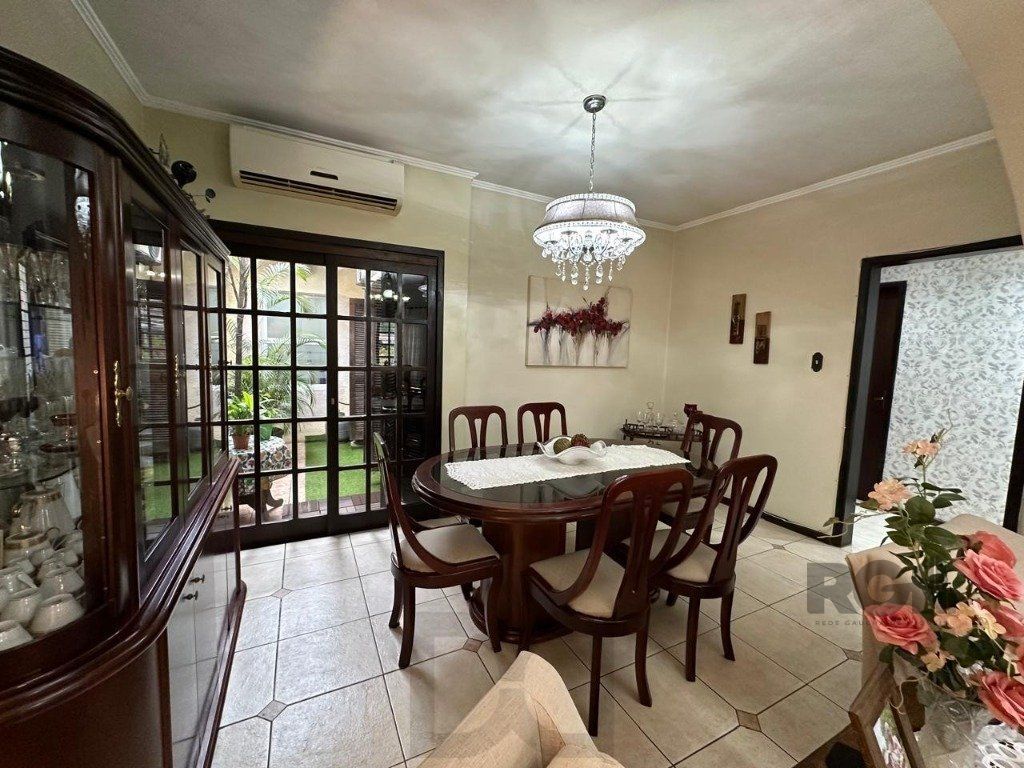 Vende-se ampla casa 3 quartos com hidro, 2 vagas, living com ladeira e salão de festas com churrasqueira - 260m² - Medianeira — foto 44