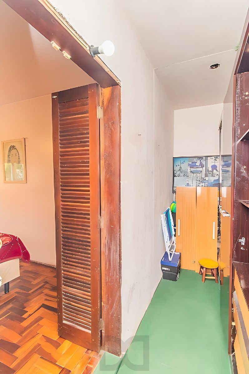 Vende-se apartamento com 3 quartos com closet - Petrópolis — foto 13