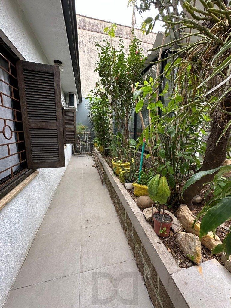 Vende-se ampla casa 3 quartos com hidro, 2 vagas, living com ladeira e salão de festas com churrasqueira - 260m² - Medianeira — foto 13