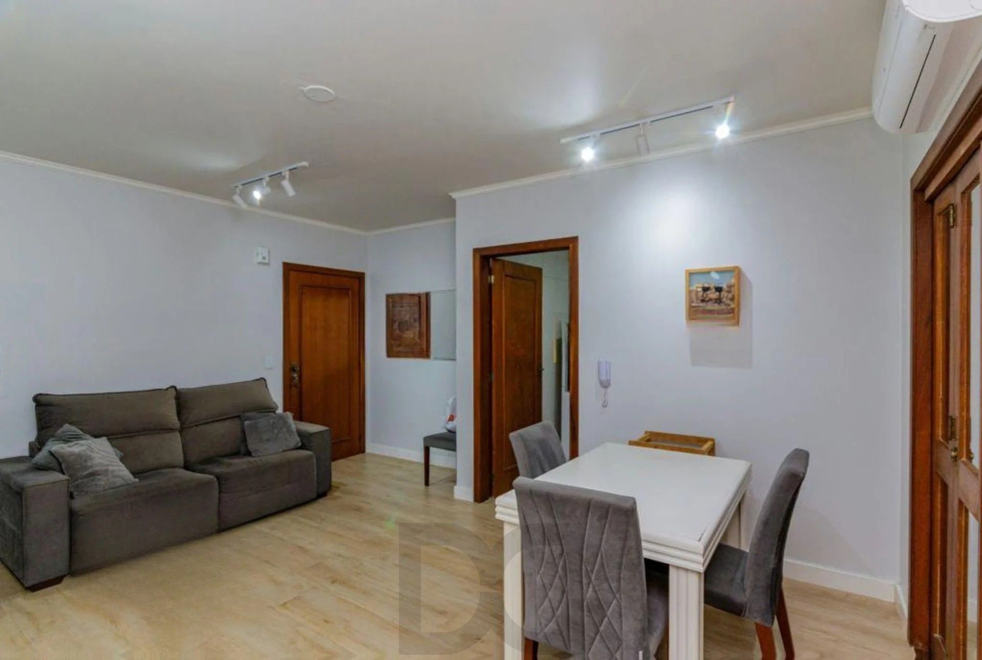 🏡 Vende-se apartamento com 2 quartos (1 suíte), 70,83 m² e 1 vaga – Jardim Botânico — foto 1