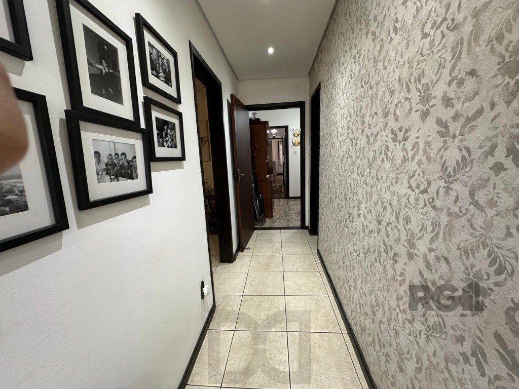 Vende-se ampla casa 3 quartos com hidro, 2 vagas, living com ladeira e salão de festas com churrasqueira - 260m² - Medianeira — foto 46