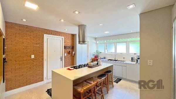Apartamento de 200m², 4 quartos, 1 suíte e 4 vagas – Moinhos de Vento — foto 15