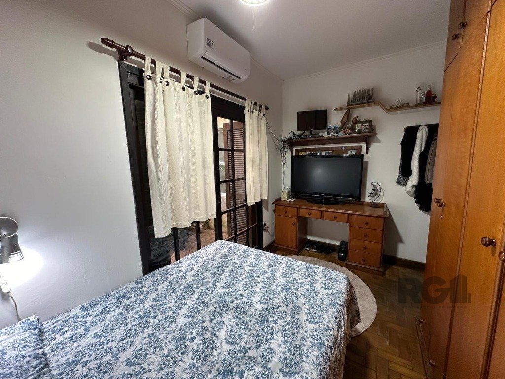 Vende-se ampla casa 3 quartos com hidro, 2 vagas, living com ladeira e salão de festas com churrasqueira - 260m² - Medianeira — foto 31