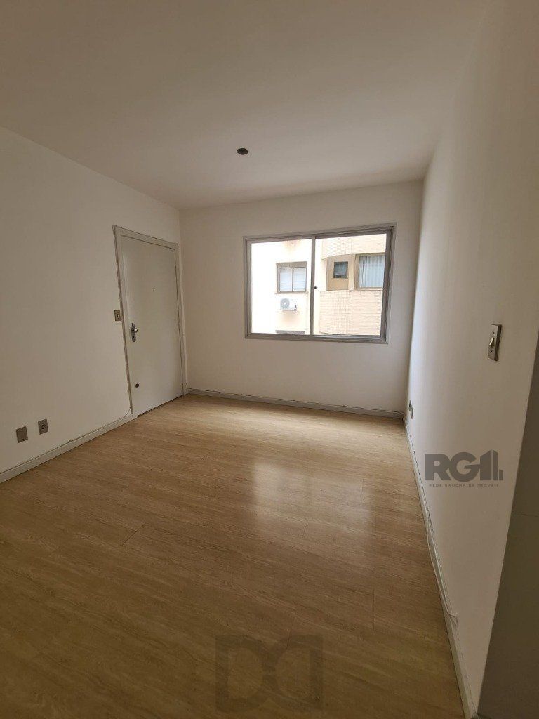 Vende-se apartamento 2 dorm 1 vaga desocupado - 60m² - Bairro Mont Serrat — foto 1