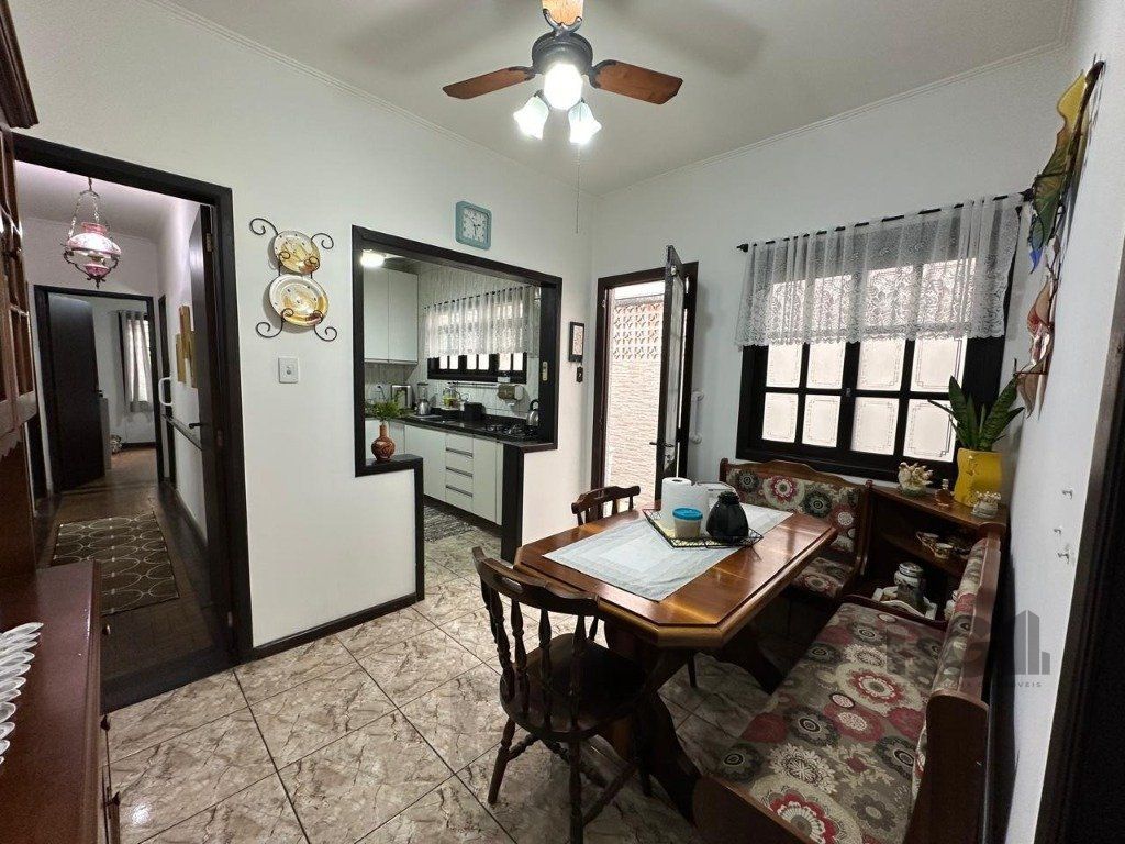 Vende-se ampla casa 3 quartos com hidro, 2 vagas, living com ladeira e salão de festas com churrasqueira - 260m² - Medianeira — foto 27
