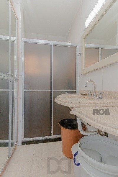 Vende-se excelente cobertura 2 quartos com suíte, 3 vagas de garagem com 156m² no Petrópolis — foto 24