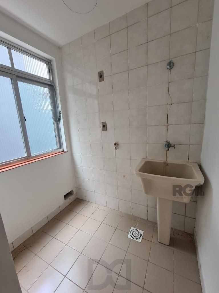 Vende-se apartamento 2 dorm 1 vaga desocupado - 60m² - Bairro Mont Serrat — foto 4