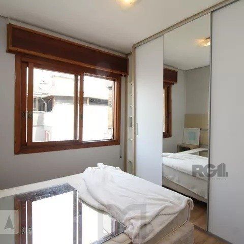 Vende-se apartamento 2 dorm c/ suite, living com sacada c/ churrasuqiera, vaga coberta - 93m² - Mont Serrat — foto 12
