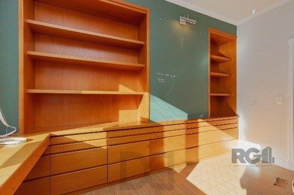 Vende-se luxuoso apartamento 3 quartos c/ suíte, dependência de empregada, gabinete, 2 vagas cobertas - 283m² - Moinhos de Vento — foto 29