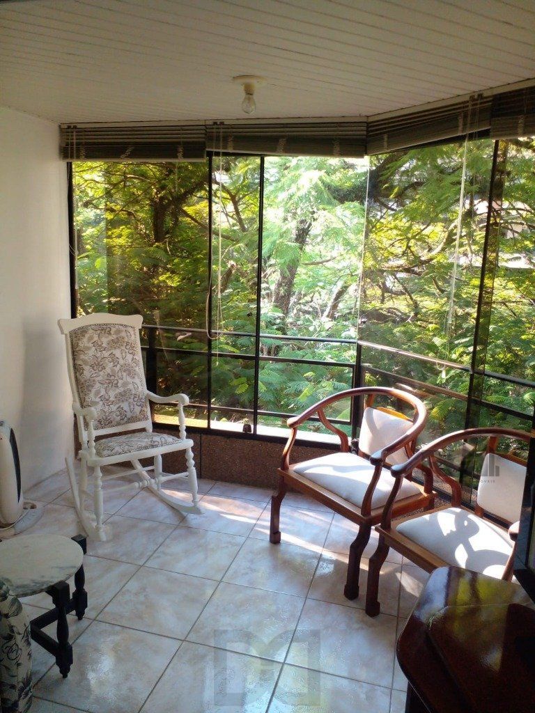Apartamento de 2 dormitórios, 2 banheiros e 1 vaga de garagem no Bairro Petrópolis — foto 2