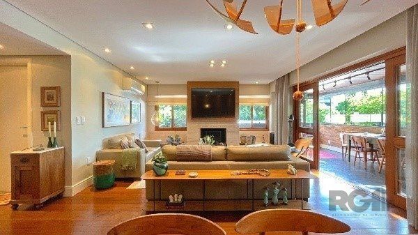 Apartamento de 200m², 4 quartos, 1 suíte e 4 vagas – Moinhos de Vento — foto 1
