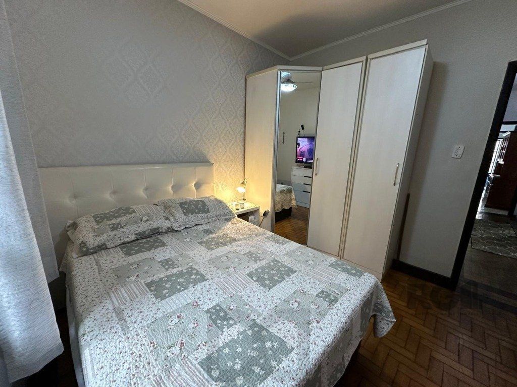 Vende-se ampla casa 3 quartos com hidro, 2 vagas, living com ladeira e salão de festas com churrasqueira - 260m² - Medianeira — foto 39