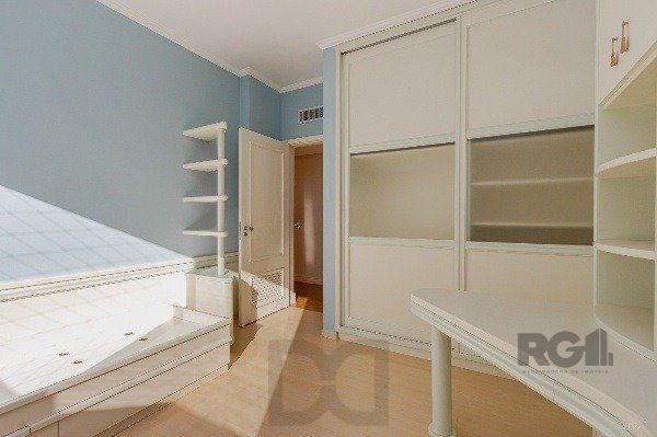 Vende-se luxuoso apartamento 3 quartos c/ suíte, dependência de empregada, gabinete, 2 vagas cobertas - 283m² - Moinhos de Vento — foto 26