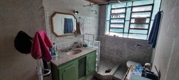 Vende-se ampla casa 6 quartos, 2 suítes, 5 vagas de garagem, churrasqueira e duas entradas individuais - 360m² - Chácara das Pedras — foto 9