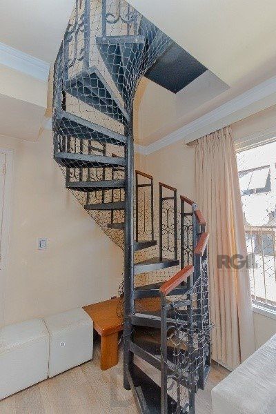 Vende-se excelente cobertura 2 quartos com suíte, 3 vagas de garagem com 156m² no Petrópolis — foto 6