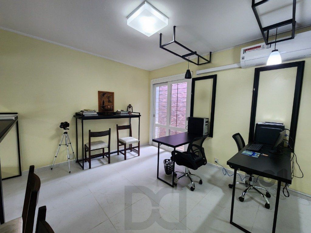 Vende-se excelente cada 3 quartos com suíte, 4 vagas, anexo comn salão de festas, podendo ser usada para fins comerciais - 255m² - Chácara das Pedras — foto 23