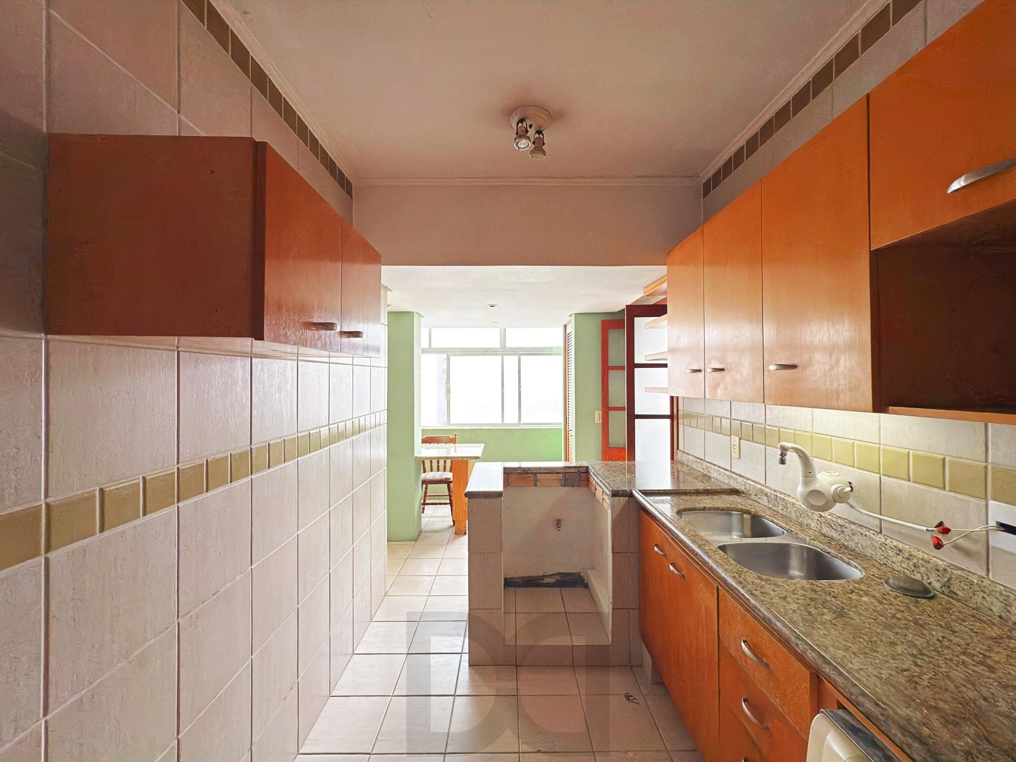 Apartamento de 3 Dormitórios localizado no bairro Petrópolis — foto 12