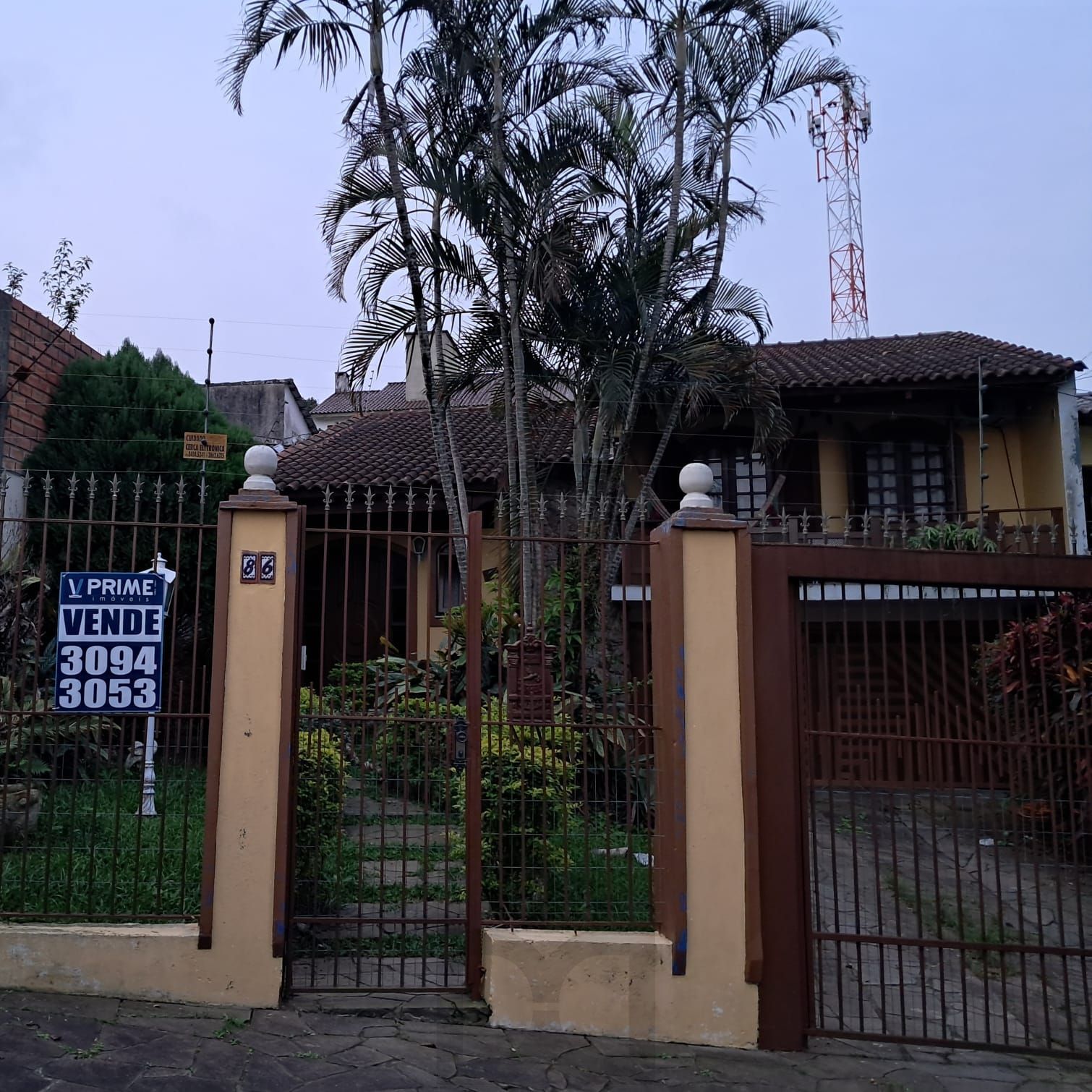 Excelente casa localzada ma Rua Santo Camaratto com 4 D e 1 suite — foto 21