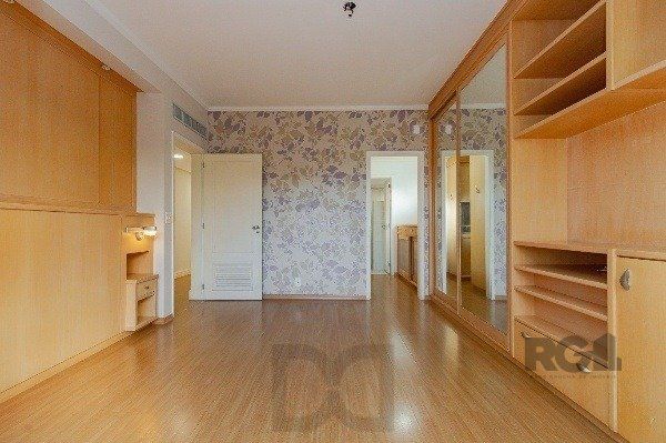 Vende-se luxuoso apartamento 3 quartos c/ suíte, dependência de empregada, gabinete, 2 vagas cobertas - 283m² - Moinhos de Vento — foto 31