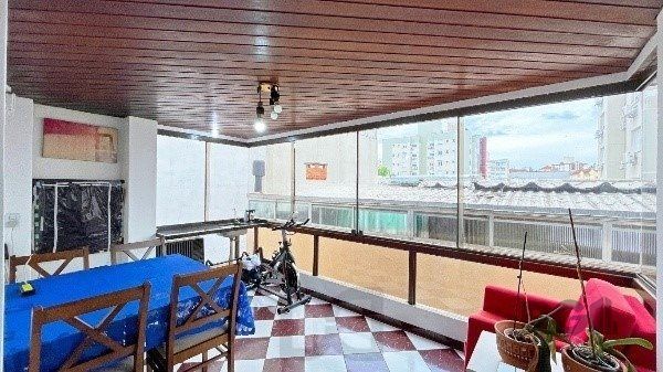 Apartamento com 3 Dormitórios, Suíte e Sacada e 1 vaga - 115m² - Petrópolis — foto 5