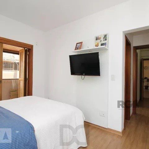 Vende-se apartamento 2 dorm c/ suite, living com sacada c/ churrasuqiera, vaga coberta - 93m² - Mont Serrat — foto 14
