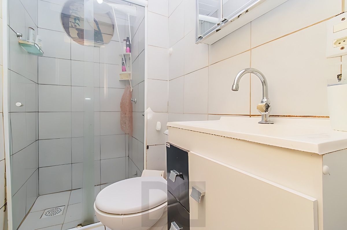 Vende-se apartamento com 3 quartos com closet - Petrópolis — foto 9