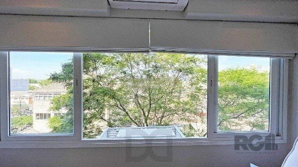 Apartamento de 2 dormitórios, 1 suíte e 1 vaga de garagem coberta e escriturada no bairro Floresta — foto 5
