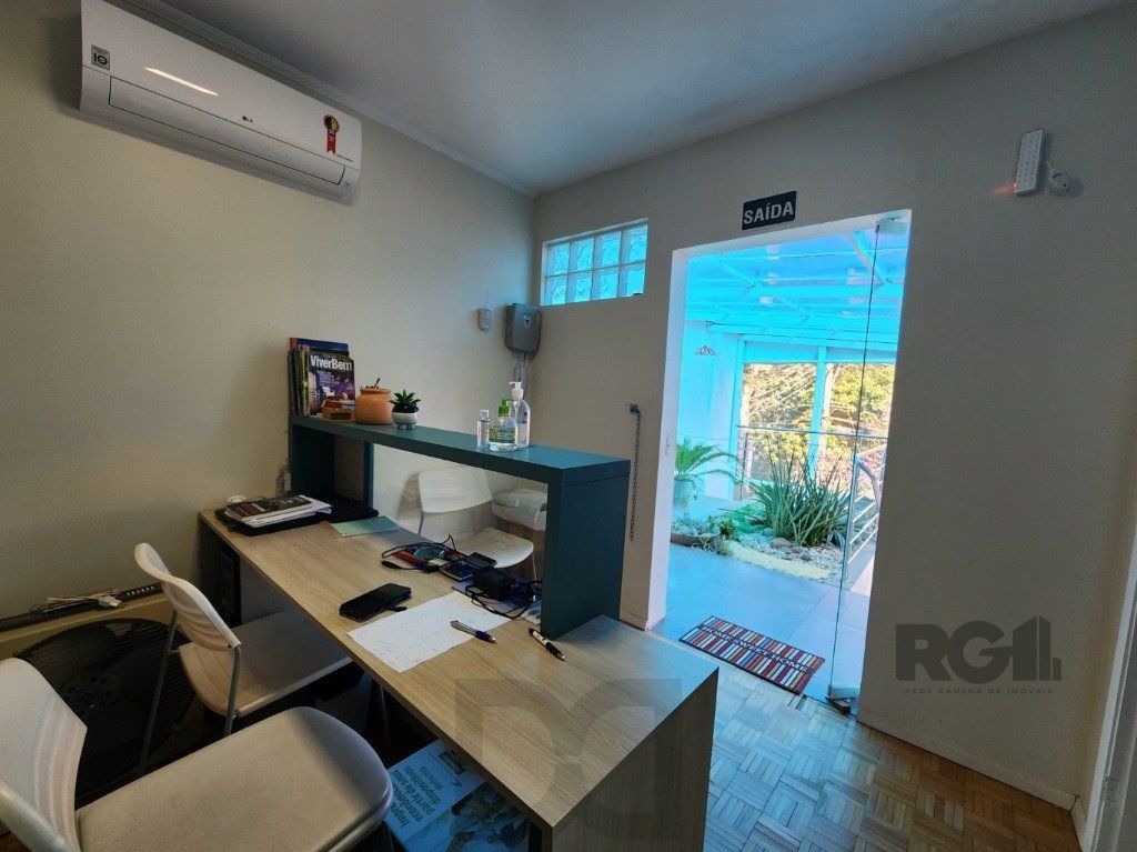 Vende-se excelente cada 3 quartos com suíte, 4 vagas, anexo comn salão de festas, podendo ser usada para fins comerciais - 255m² - Chácara das Pedras — foto 8