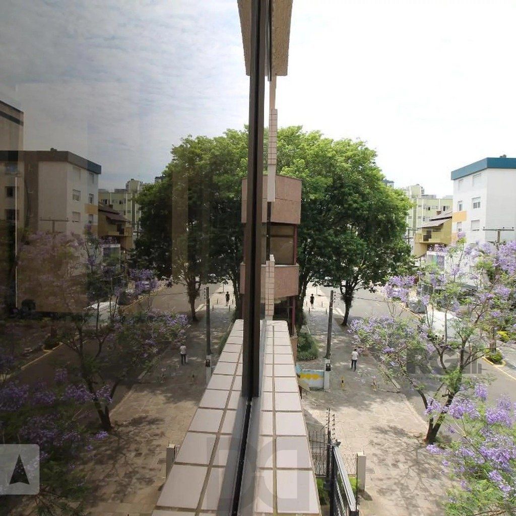Vende-se apartamento 2 dorm c/ suite, living com sacada c/ churrasuqiera, vaga coberta - 93m² - Mont Serrat — foto 16