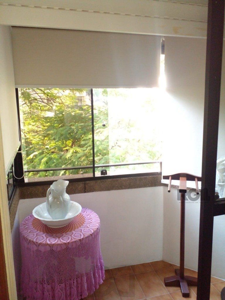 Apartamento de 2 dormitórios, 2 banheiros e 1 vaga de garagem no Bairro Petrópolis — foto 17