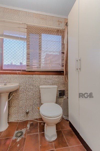 Vende-se excelente cobertura 2 quartos com suíte, 3 vagas de garagem com 156m² no Petrópolis — foto 21