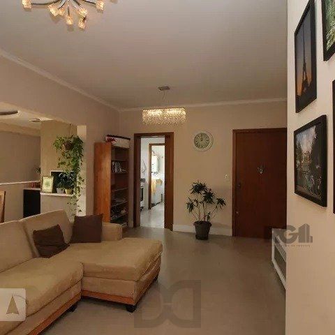Vende-se apartamento 2 dorm c/ suite, living com sacada c/ churrasuqiera, vaga coberta - 93m² - Mont Serrat — foto 2