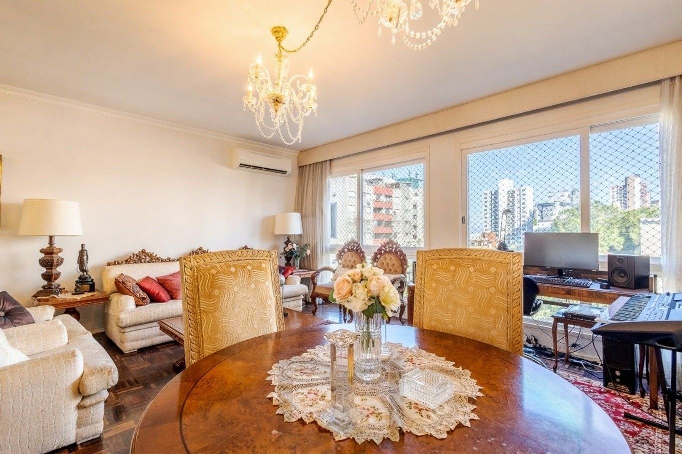 Vende-se apartamento com 3 quartos (1 suíte), 122 m² e 1 vaga – Petrópolis — foto 1