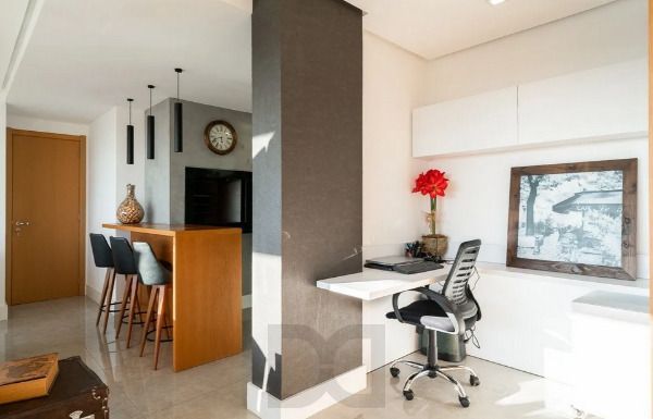 Vende-se amplo apartamento com 3 suítes, 126m² e 2 vagas - Petrópolis — foto 8
