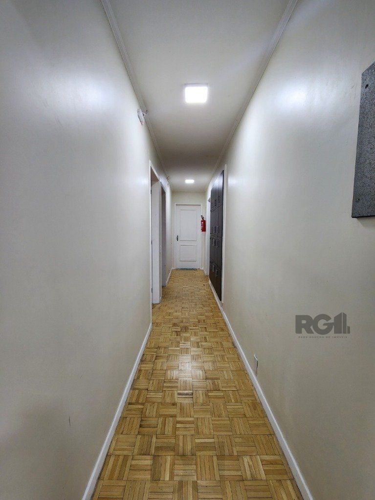 Vende-se excelente cada 3 quartos com suíte, 4 vagas, anexo comn salão de festas, podendo ser usada para fins comerciais - 255m² - Chácara das Pedras — foto 19