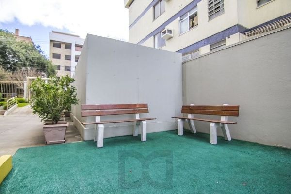 Vende-se apartamento com 2 quartos (1 suíte), 74m² e 2 vagas – Petrópolis — foto 25