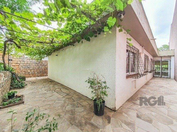 Vende-se excelente cada 3 quartos com suíte, 4 vagas, anexo comn salão de festas, podendo ser usada para fins comerciais - 255m² - Chácara das Pedras — foto 35