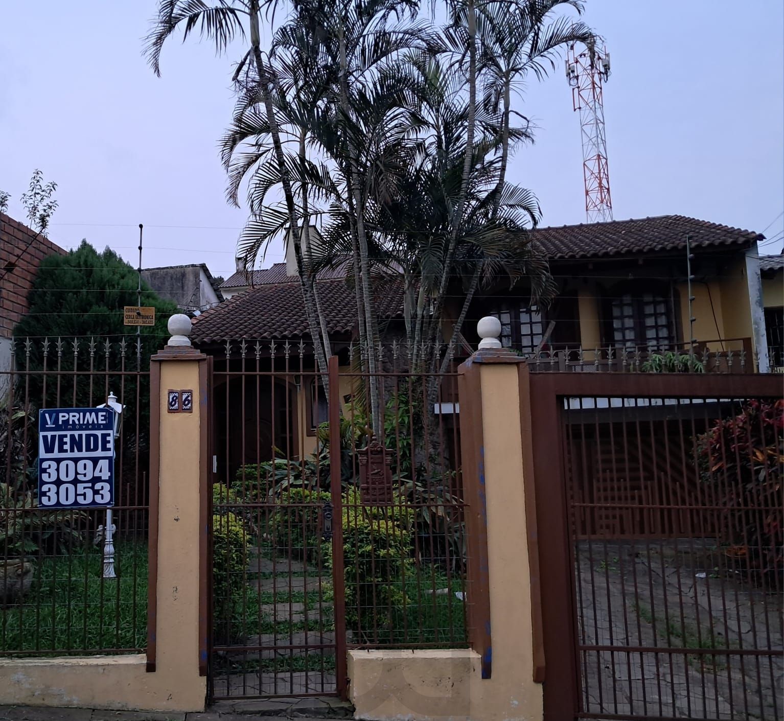 Excelente casa localzada ma Rua Santo Camaratto com 4 D e 1 suite — foto 22