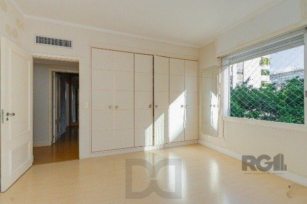 Vende-se luxuoso apartamento 3 quartos c/ suíte, dependência de empregada, gabinete, 2 vagas cobertas - 283m² - Moinhos de Vento — foto 19