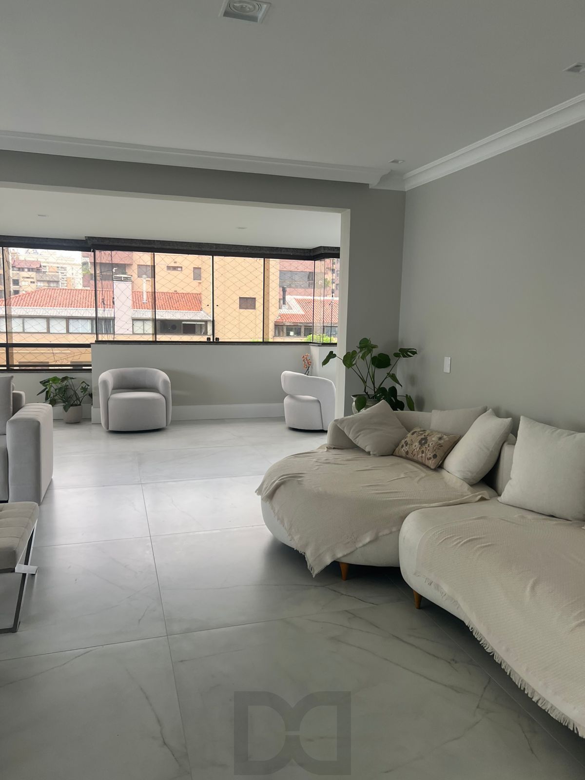 Vende-se apartamento com 4 suítes, 333m² e 3 vagas - Bela Vista — foto 1