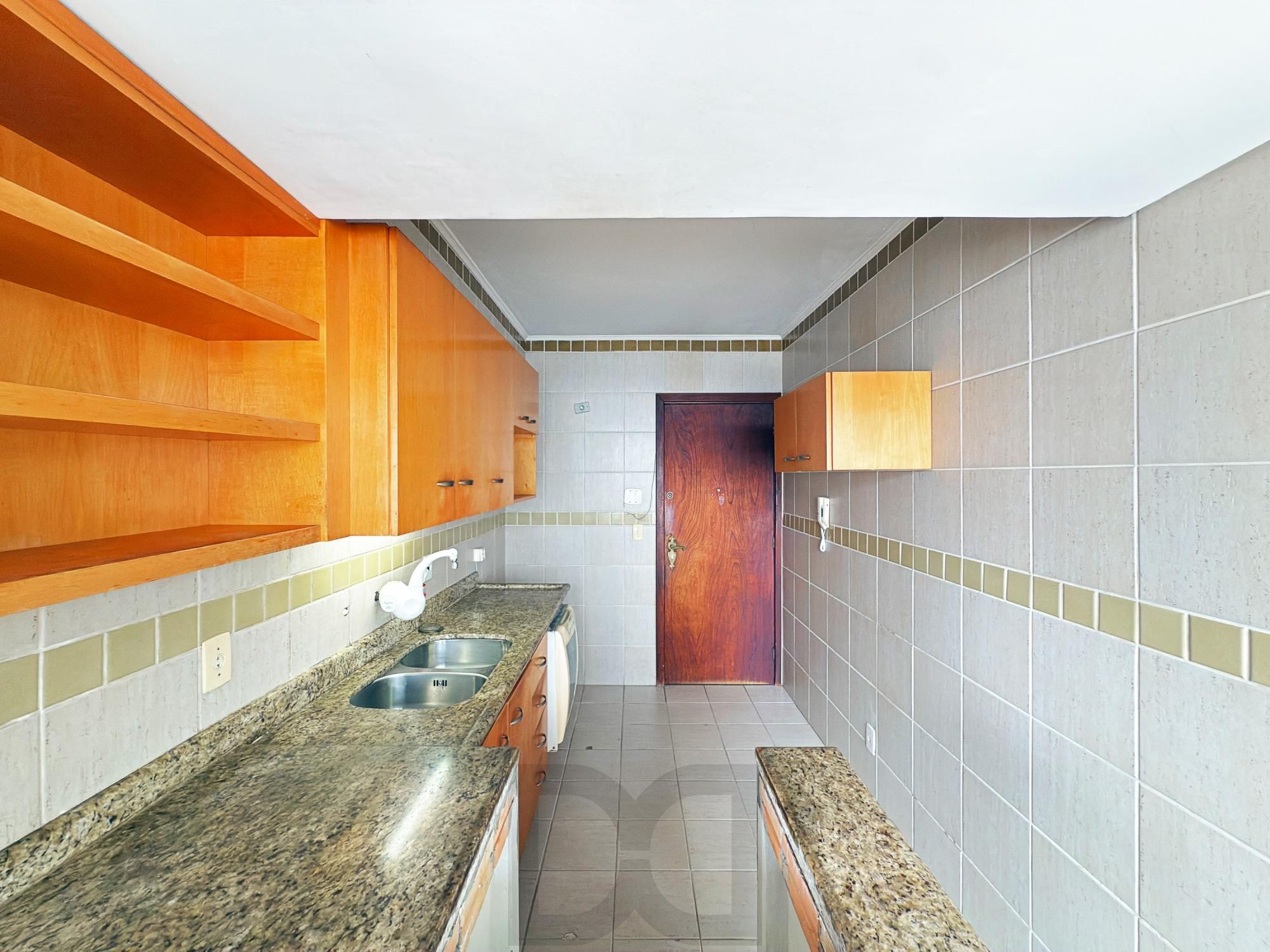 Apartamento de 3 Dormitórios localizado no bairro Petrópolis — foto 13