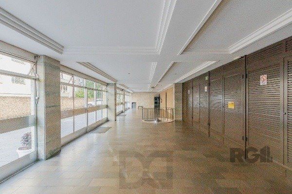 Vende-se luxuoso apartamento 3 quartos c/ suíte, dependência de empregada, gabinete, 2 vagas cobertas - 283m² - Moinhos de Vento — foto 40