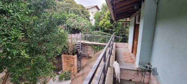 Vende-se ampla casa 6 quartos, 2 suítes, 5 vagas de garagem, churrasqueira e duas entradas individuais - 360m² - Chácara das Pedras — foto 47
