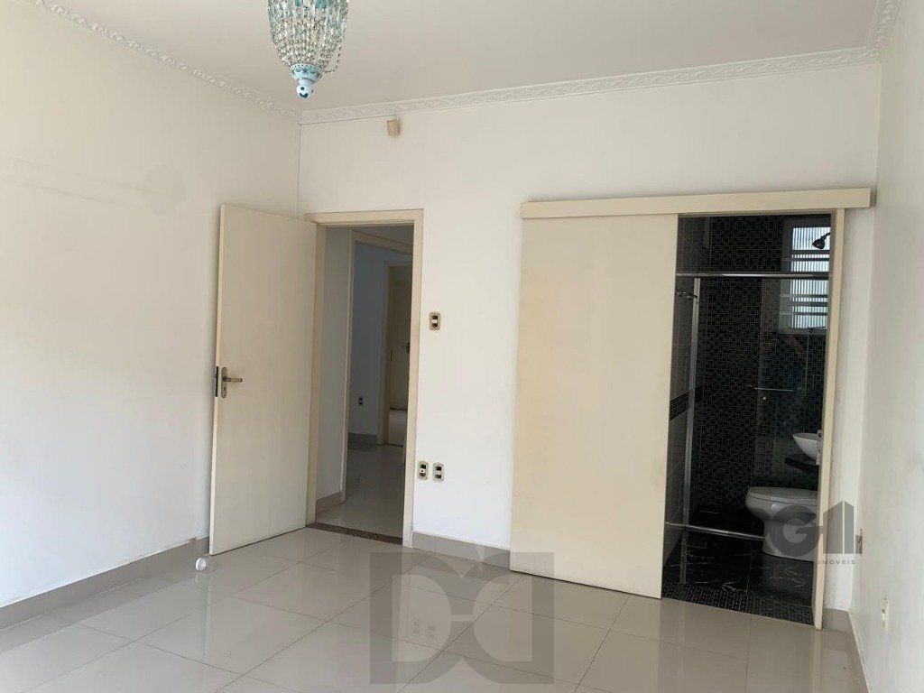 Vende-se belíssimo apartamento 3 suítes, de frente, próximo ao Parcão, reformado e com pátio - 194m² - Auxiliadora — foto 2