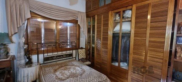 Vende-se ampla casa 6 quartos, 2 suítes, 5 vagas de garagem, churrasqueira e duas entradas individuais - 360m² - Chácara das Pedras — foto 31