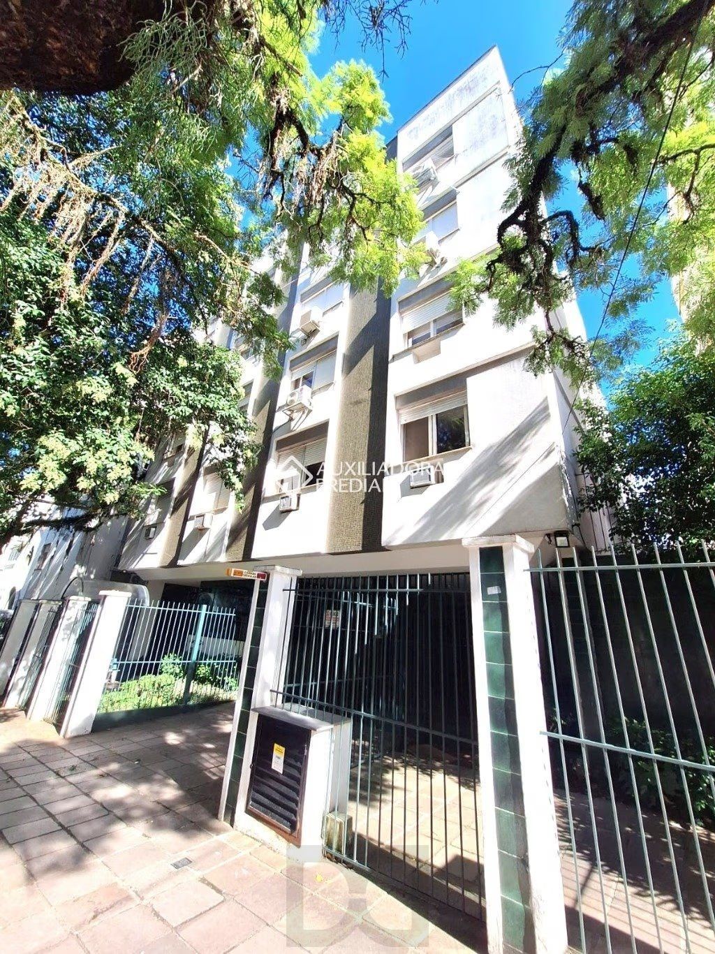 Apartamento com 2 quartos e 77m² à venda em Rio Branco, Porto Alegre. — foto 10