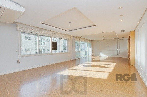 Vende-se luxuoso apartamento 3 quartos c/ suíte, dependência de empregada, gabinete, 2 vagas cobertas - 283m² - Moinhos de Vento — foto 1